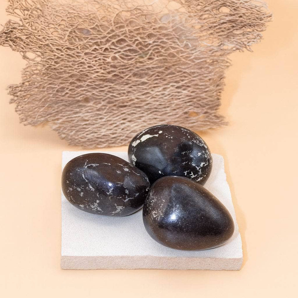 Rare Covellite palm stone with indigo-blue metallic luster - AAA quality by Crystalvana